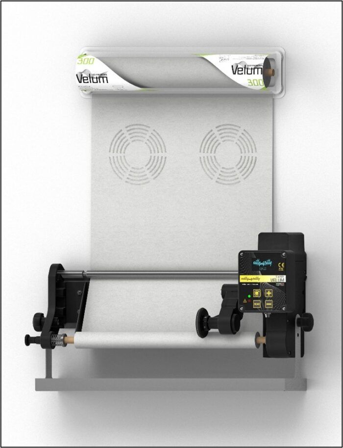 VELUM SMART 200 Velum Smart rappresenta la nuova rivoluzione Velum. Si tratta di un sistema di scorrimento che ottimizza al massimo il processo d’installazione e manutenzione di Velum e Velum Air. Lo scorrimento del filtro protettivo è così automatizzato, l’operatore deve limitarsi a rimuovere la parte deteriorata e ricaricare il supporto una volta terminato il filtro. La sostituzione avviene una volta all’anno invece che una volta a settimana. Velum Smart è disponibile nella versione manuale e nella versione totalmente automatica controllabilr da remoto attraverso una APP Android e IOS. VELUM SMART disponibile nei formati 200, 300, 400, 500, 600 mm